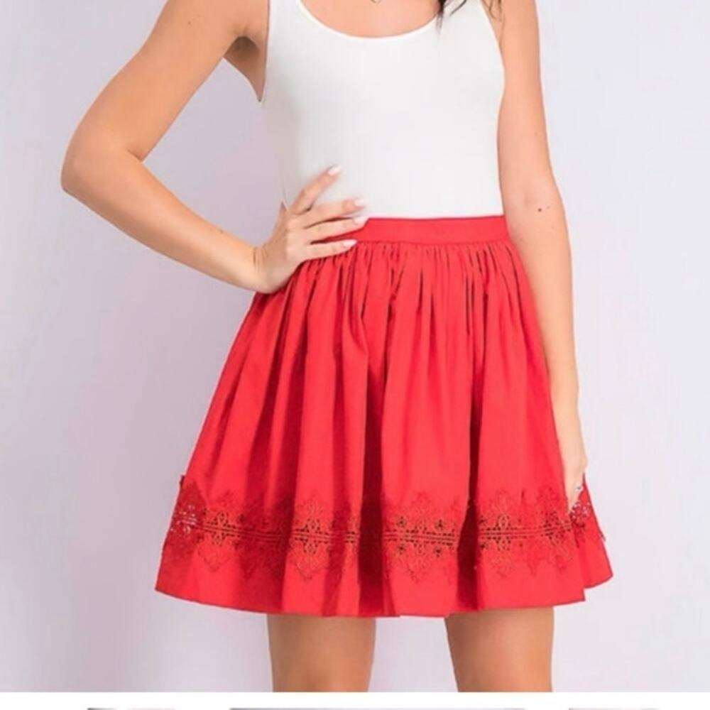 Alice + Olivia Red Fia Guipure Lace Trim‎ Mini Skirt Size 2